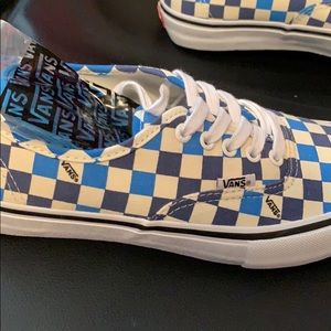 Skating shoes vans